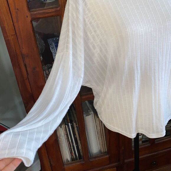 🔥3/$20🔥 Forever 21 lightweight sweater with back cutout size S - Picture 4 of 11